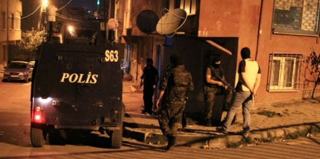 İstanbul'da Dev Terör Baskını! Maskeli Grup TIR'la Barikat Kurdu