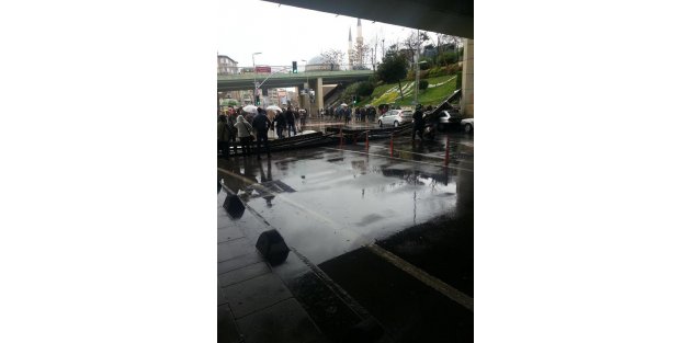 İstanbul'da Köprünün korkulukları çöktü
