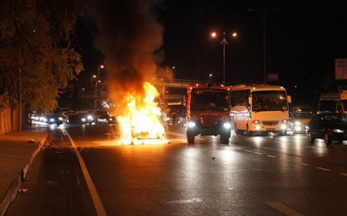 İstanbul'da Seyir Halindeki Otomobil Yandı