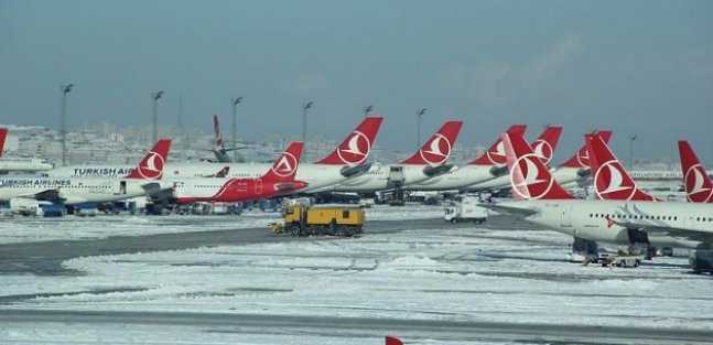 İstanbul'da uçak seferleri iptal ediliyor