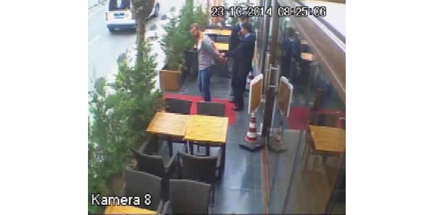 Kafe Sahibi ile Polis Arasındaki Kavga Kamerada