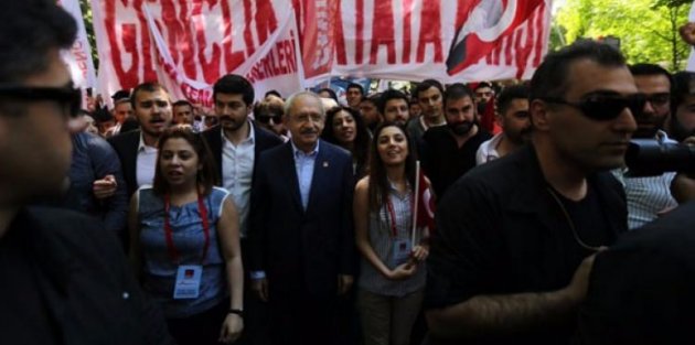 Kılıçdaroğlu, CHP'li gençlerle Anıtkabir'e yürüyor