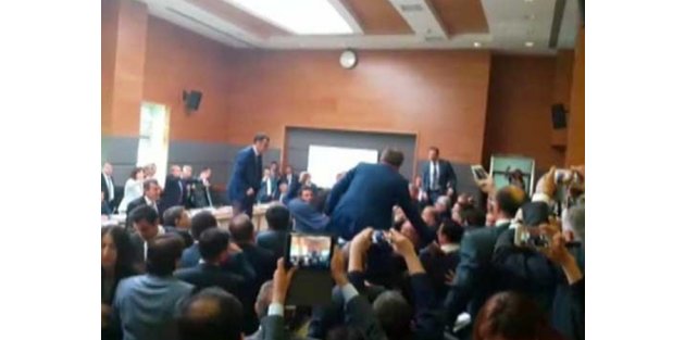 Meclis'teki Kavgada HDP'li Baluken'in Omzu Çıktı