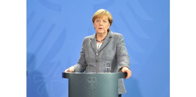 Merkel: Türkiye ile mülteci konusunu konuşmalıyız