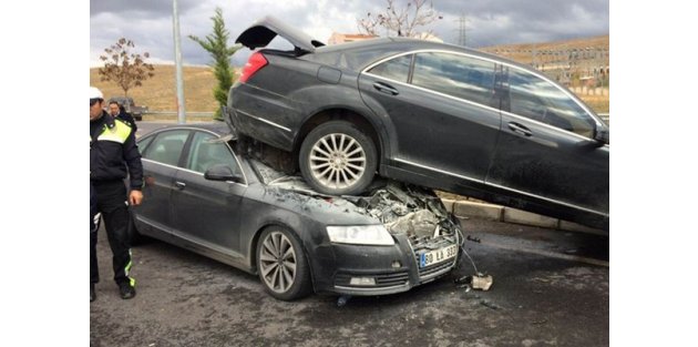 MHP Genel Başkanı Bahçeli'nin konvoyunda kaza