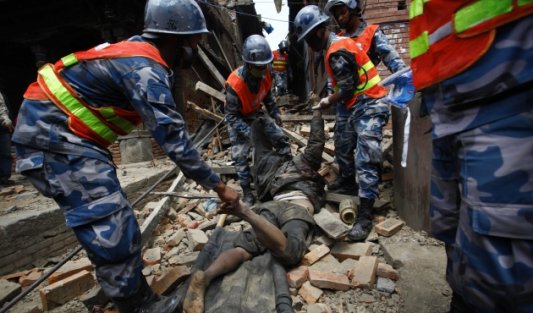 Nepal'de ölü sayısı 5 bine yaklaştı