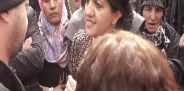 Pervin Buldan, polisle Öcalan posteri yüzünden tartıştı