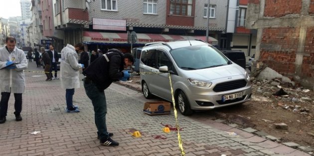 Sultangazi’de bir kişi sokak ortasında bacaklarından vuruldu