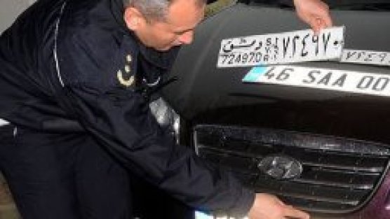 Suriyelilerin araçlarına geçici Türkiye plakası takılıyor