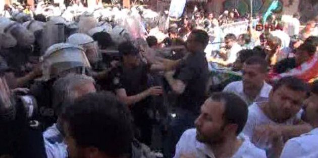 Taksim'de izinsiz yürüyüşe polis müdahalesi!