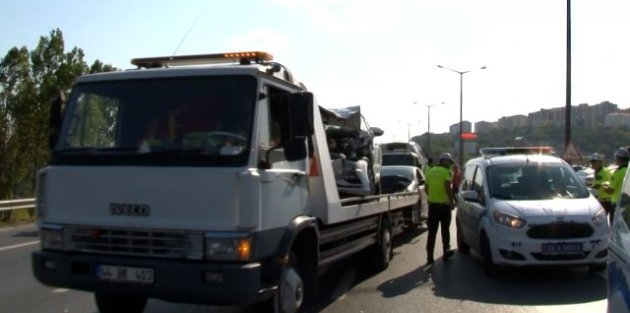 TEM Otoyolu Gaziosmanpaşa sapağında zincirleme trafik kazası