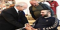 Kılıçdaroğlu, Serseri Kurşunun Felç Ettiği Lise Öğrencsi Ahmet Emre'yi Ziyaret Etti