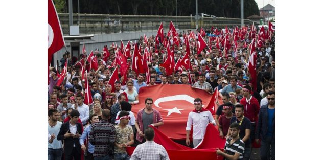Türkiye'nin dört bir yanında şehitler için yürüyüş düzenlendi