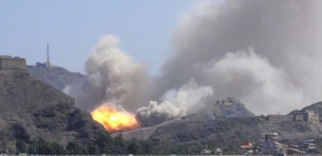 Yemen'de silah deposunda patlama!