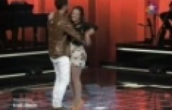 Murat Boz sahneye atlayıp Semiramis ile dans etti - izle Star TV'de ekrana gelen O Ses Türkiye'nin dün geceki bölümünde Semiramis Çalışan, Alicia Keys'in 'Falling' isimli parçasını seslendirdi