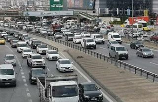 İstanbul’da hafta sonu kısıtlaması öncesi trafik...