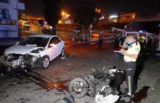 Gaziosmanpaşa’da motosiklet ile otomobil çarpıştı:...