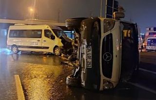 Gaziosmanpaşa’da servis minibüsleri çarpıştı!...