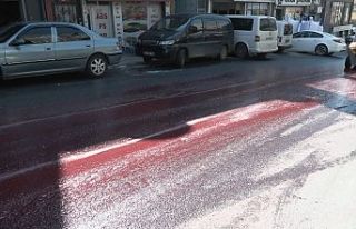 Bayrampaşa'da sokaklarda "kırmızı sıvı"...
