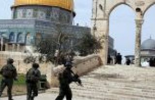 3 Filistinliyi öldüren İsrail polisi Mescid-i Aksa'yı...
