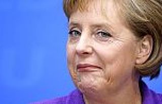Angela Merkel hakkında suç duyurusu