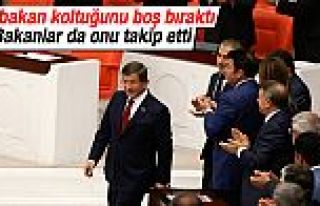 Başbakan Davutoğlu TBMM'de AK Parti sıralarına...