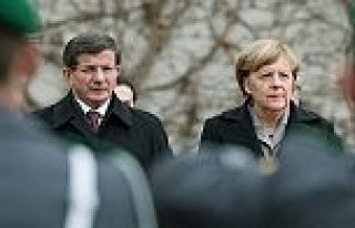Davutoğlu’ndan Merkel'e füze sorusu
