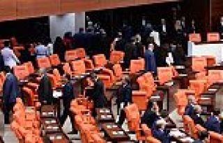 Erdoğan konuşurken HDP'liler salonu terk etti