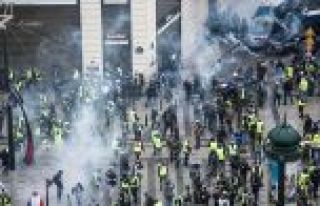 Fransa'da 'sarı yelekliler'e biber gazıyla müdahale