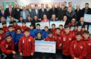 Gaziosmanpaşa Belediyesi'nden Spor Kulüplerine 200...