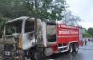 Gaziosmanpaşa'da İett Otobüsü Yakıldı