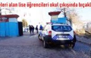 Gaziosmanpaşa'da Lise Önünde Kavga : 2 Yaralı