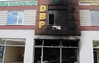 Halk, DBP Çınar ilçe binası yakıldı