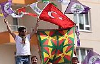 HDP'den bayrak iki yüzlülüğü