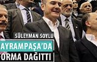 İçişleri Bakanı Soylu Bayrampaşa'da Forma Dağıttı