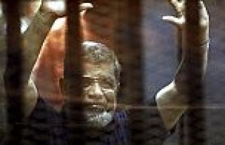 İdam cezasına çarptırılan Muhammed Mursi'nin...