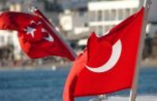 İki ilde Türk Bayrağı‘na saldırı