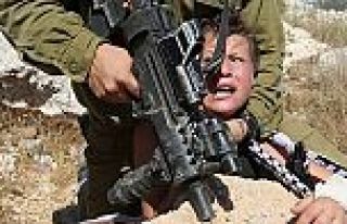 İsrail askerlerinden Filistinli çocuk ve kadınlara...