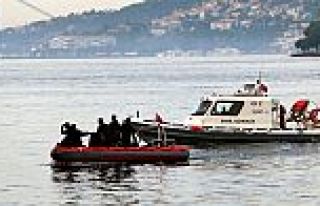 İstanbul Boğazı'nda sürat teknesi battı!