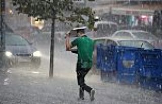 İstanbul’da şiddetli yağmur ve dolu yağışı