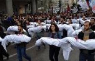 Kadıköy’de 'kefenli' IŞİD protestosu