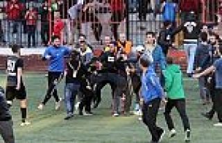 Karagümrük'te rakip futbolculara bıçaklı saldırı!