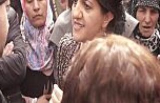 Pervin Buldan, polisle Öcalan posteri yüzünden...