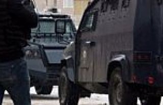 Şemdinli'de zırhlı polis aracına bombalı saldırı