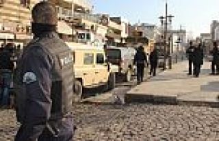 Sur'da kanaslı saldırı: 3 polis yaralı