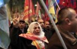 Taksim'de İşid'i Protesto Yürüyüşünde Arbede
