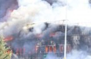 Tuzla'daki fabrika yangınında patlama: 2 yaralı