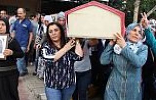 Vezneciler bombacısının cenazesine katılan HDP'liler...