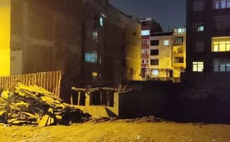 Gaziosmanpaşa’da inşaat temelinde toprak kaydı, 2 bina tahliye edildi