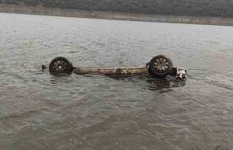 Alibey Barajı'nda batık halde olan araçlar sular çekilince yüzeye çıktı